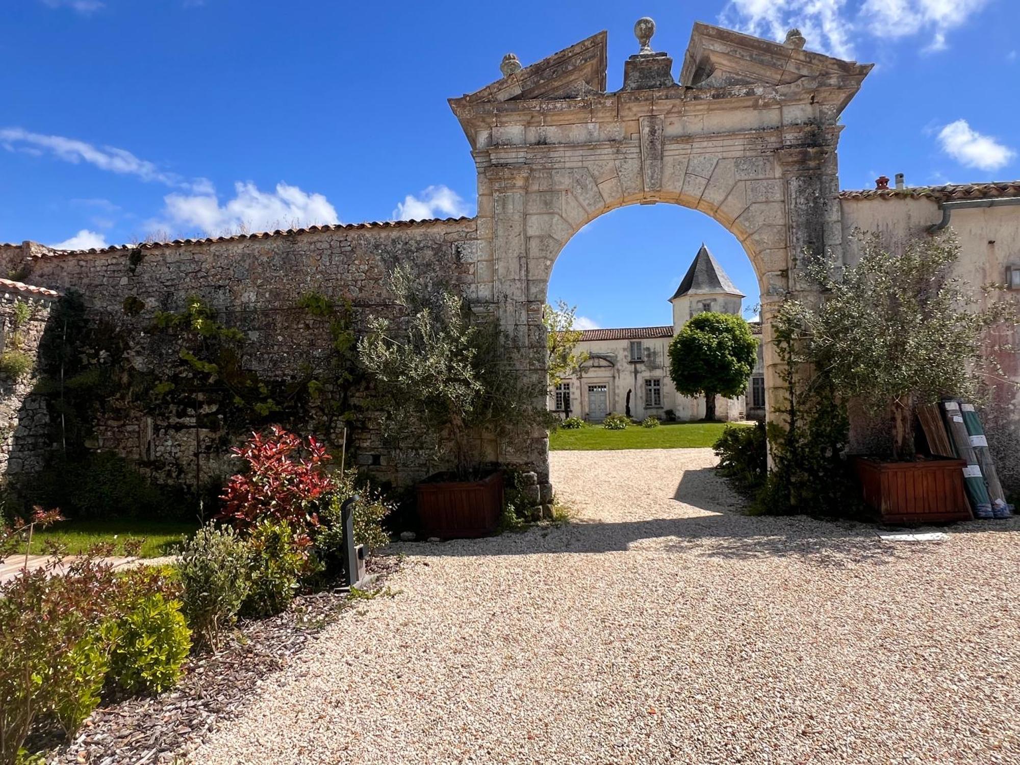 Chateau De Feusse Saint-Just-Luzac Exterior photo